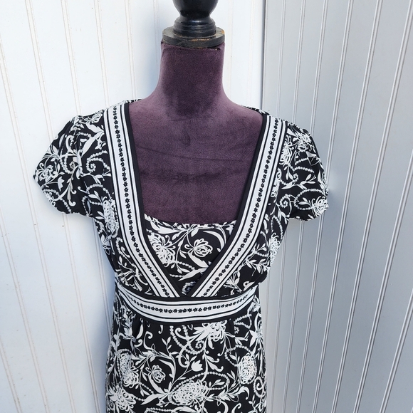Ann Taylor LOFT Shift Dress Floral Cap Sleeve Empire Waist Black White Stretch 6 - Picture 2 of 16
